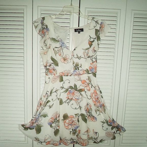LULUS~FLORAL DRESS KEY HOLE BACK SHORT MINI HALTER TWIRL-WOMENS SIZE M - Picture 2 of 4